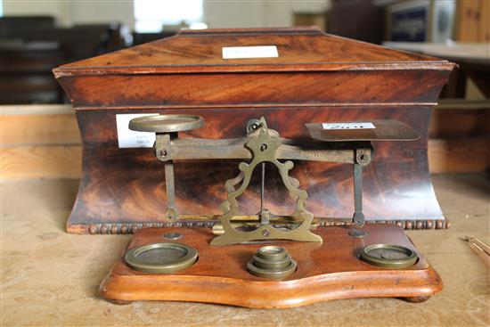 Tea caddy and postage scales(-)